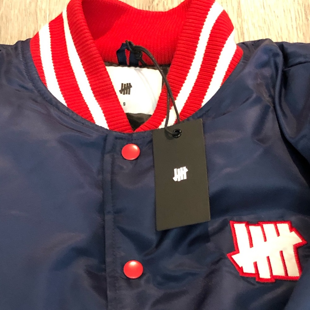 🚫 S O L D 🚫 🎉 HP 🎉 UNDEFEATED Stadium Jacket - Picture 2 of 8
